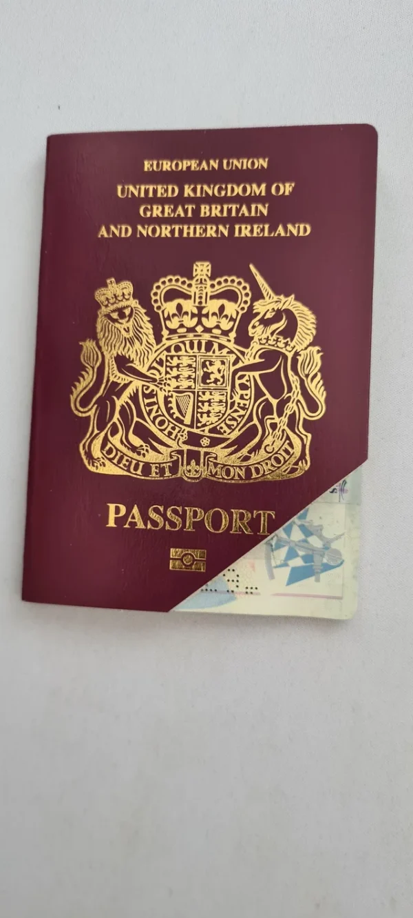 presenting the only non faded uk passport v0 bhpx9ks4yocb1